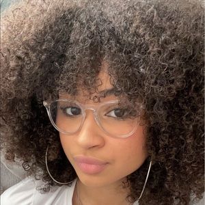 Meet your Posher, Stella